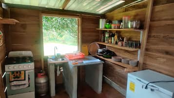 Fridge, cookware/dishes/utensils