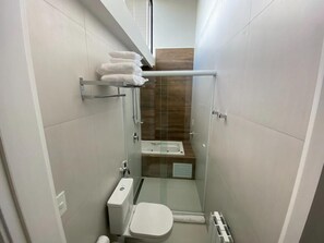 Dusj, boblebad, hårføner og håndklær