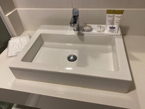 Dusche, Whirlpool, Haartrockner, Handtücher