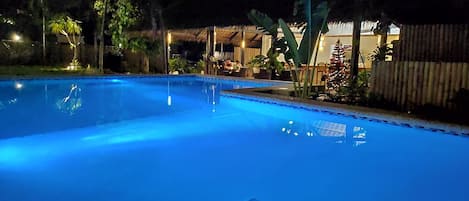 Kolam renang outdoor