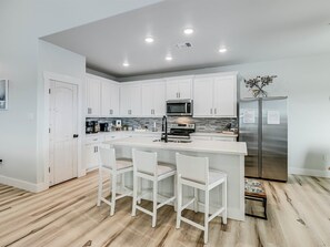 Hus, 3 soverom | Eget kjøkken | Kjøleskap, ovn, kaffetrakter/tekoker og brødrister