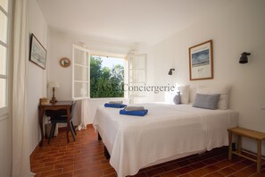 5 bedrooms, in-room safe, desk, travel crib