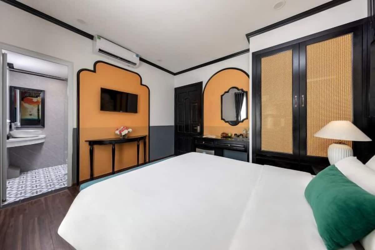 Minibar, in-room safe, individually furnished, desk