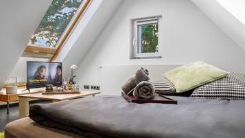 1 bedroom, desk, travel crib, free WiFi