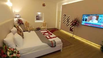 Deluxe Double Room | Iron/ironing board, free WiFi, bed sheets