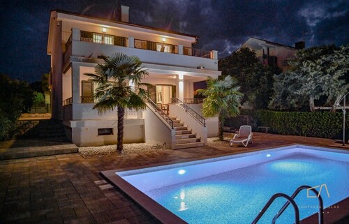 Modern Villa Christian with pool and sauna