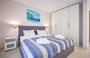 3 bedrooms, WiFi, bed sheets