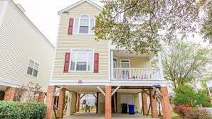 A two-story building with a balcony on the second floor. - 4 Bedroom Beach House with Shared Pool in Surfside Beach! The Ville (Surfside Beach)