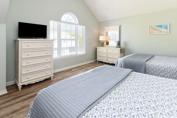 4 bedrooms, internet - 4 Bedroom Beach House with Shared Pool in Surfside Beach! The Ville (Surfside Beach)