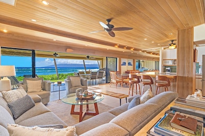 Spectacular Oceanfront 4 bedroom 4 bath, AC, pool in tropical oasis.