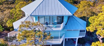 Community Pool! Easy Beach Access - 2 FREE bike rentals included!