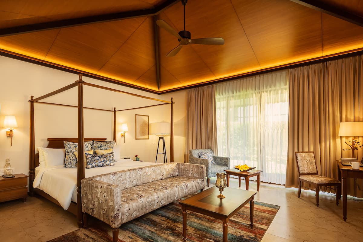 Superior Room, 1 King Bed, Garden View, Garden Area | 3 bedrooms, premium bedding, down comforters, in-room safe