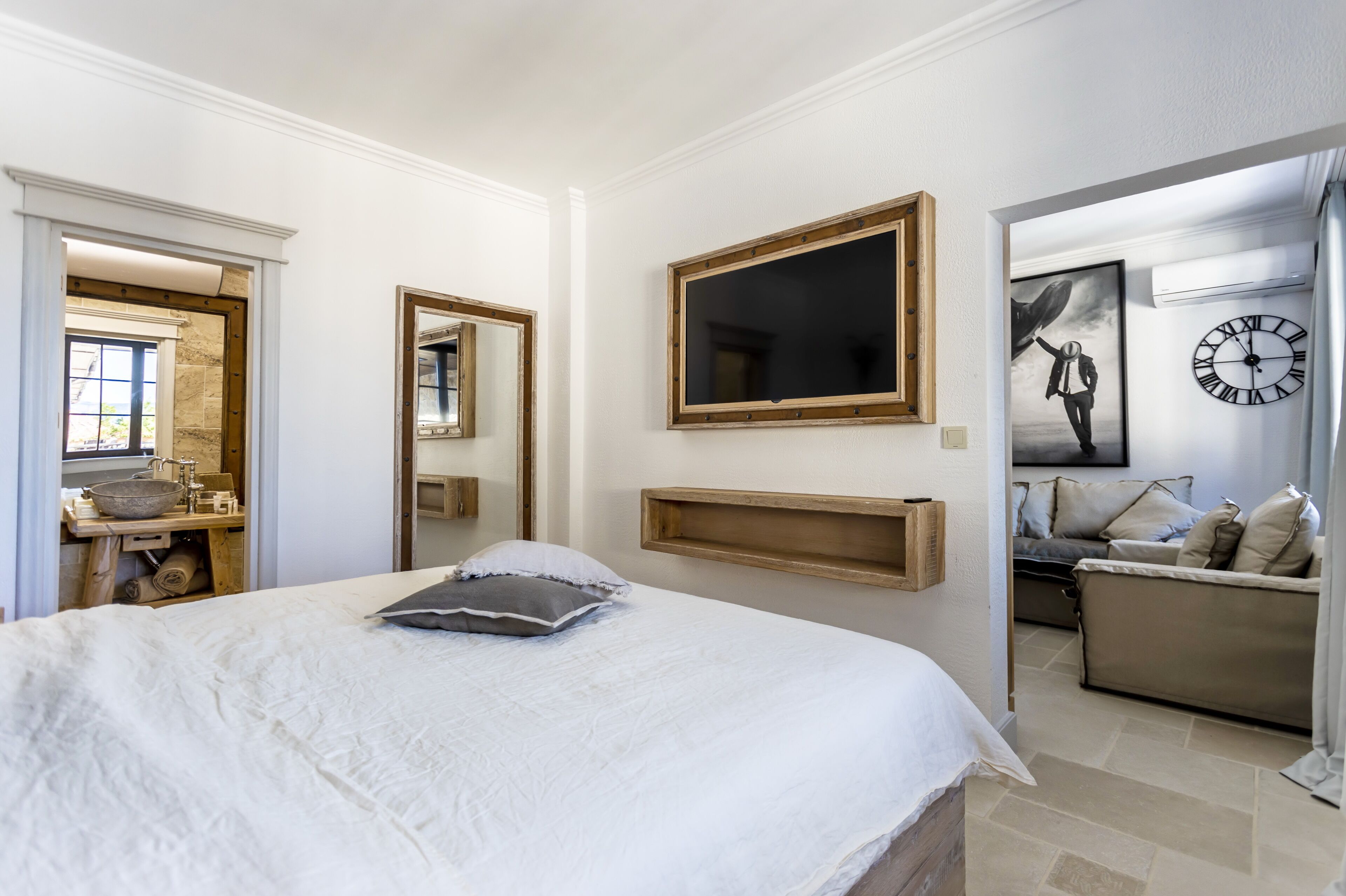 1 slaapkamer, een kluis op de kamer, een strijkplank/strijkijzer