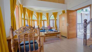 Deluxe Double Room | Living area | 36-inch LED TV with satellite channels, TV