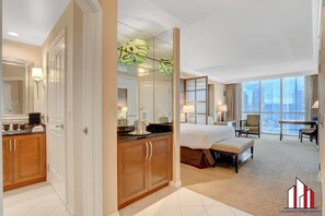 Caja fuerte, escritorio, tabla de planchar con plancha y wifi gratis