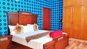 Deluxe Double Room | Iron/ironing board, free WiFi, bed sheets