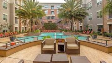 Luxury Studio Suite, 1 Bedroom | Pool | Outdoor pool