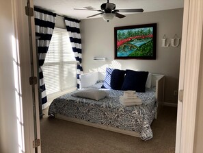 4 bedrooms, desk, iron/ironing board, travel crib - Roomy Ranch - Perfect for Masters Golf Tournament (Martinez)