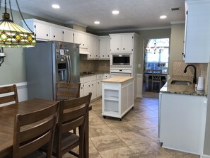 Fridge, microwave, oven, stovetop - Roomy Ranch - Perfect for Masters Golf Tournament (Martinez)