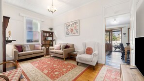 Smart TV, fireplace, Netflix, books