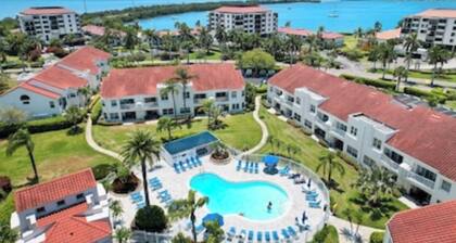 NEW LISTING Paradise-Newly Updated Condo Close to Everything. Beach, Bike, Pool