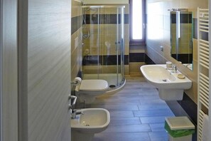 تجهيزات دش، مراحيض شطف