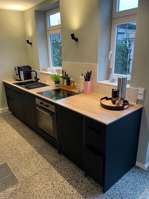 Kühlschrank, Ofen, Herdplatte, Geschirrspüler