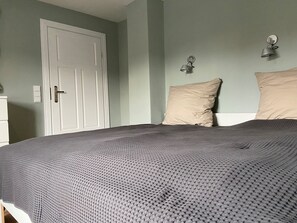 2 chambres, fer et planche à repasser, Wi-Fi, draps fournis