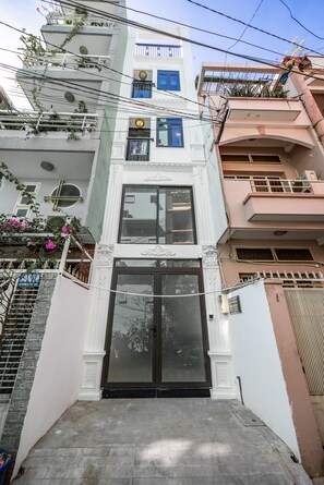 Front of property - Cozrum Homes - Winter Corner (Ho Chi Minh City)