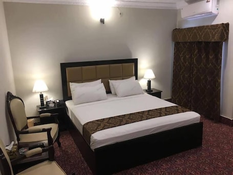Standard Double Room | Iron/ironing board, free WiFi, bed sheets