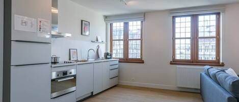 Fridge, microwave, oven, stovetop