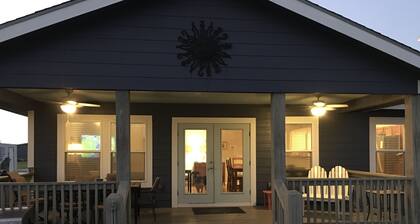 Waterfront, Boat Ramp & Dock, Decks, Kayaks, Pet-Friendly!