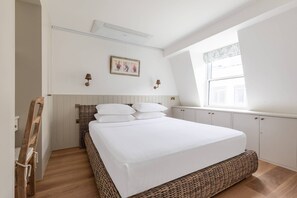 2 bedrooms, iron/ironing board, free WiFi, bed sheets - Alba Place III by onefinestay (London)