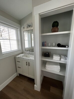 Shower, hair dryer, towels, shampoo