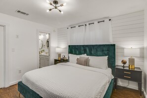 6 habitaciones, tabla de planchar con plancha y wifi gratis