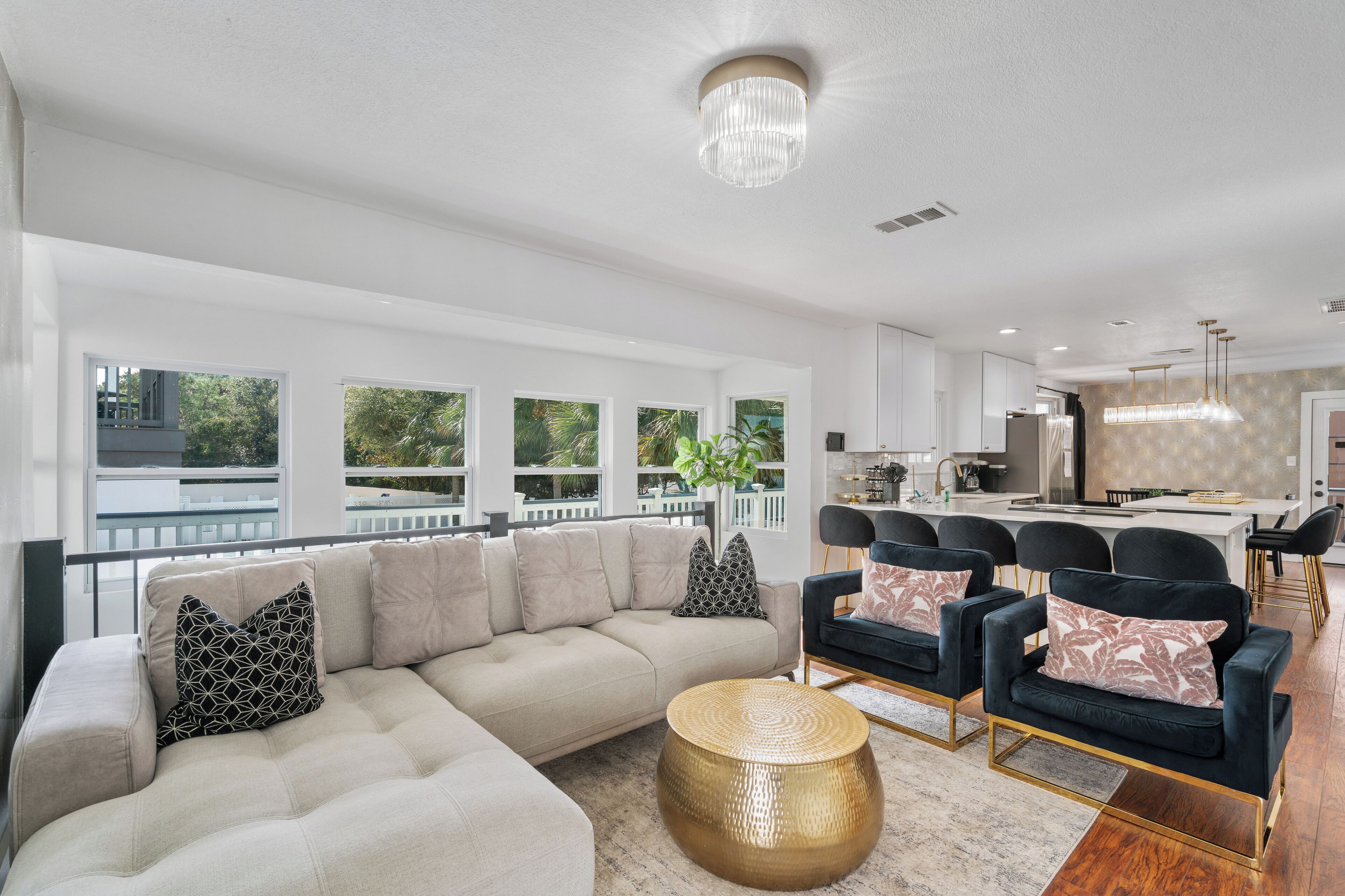 Smart TV, lettore DVD, tavolo da calcetto