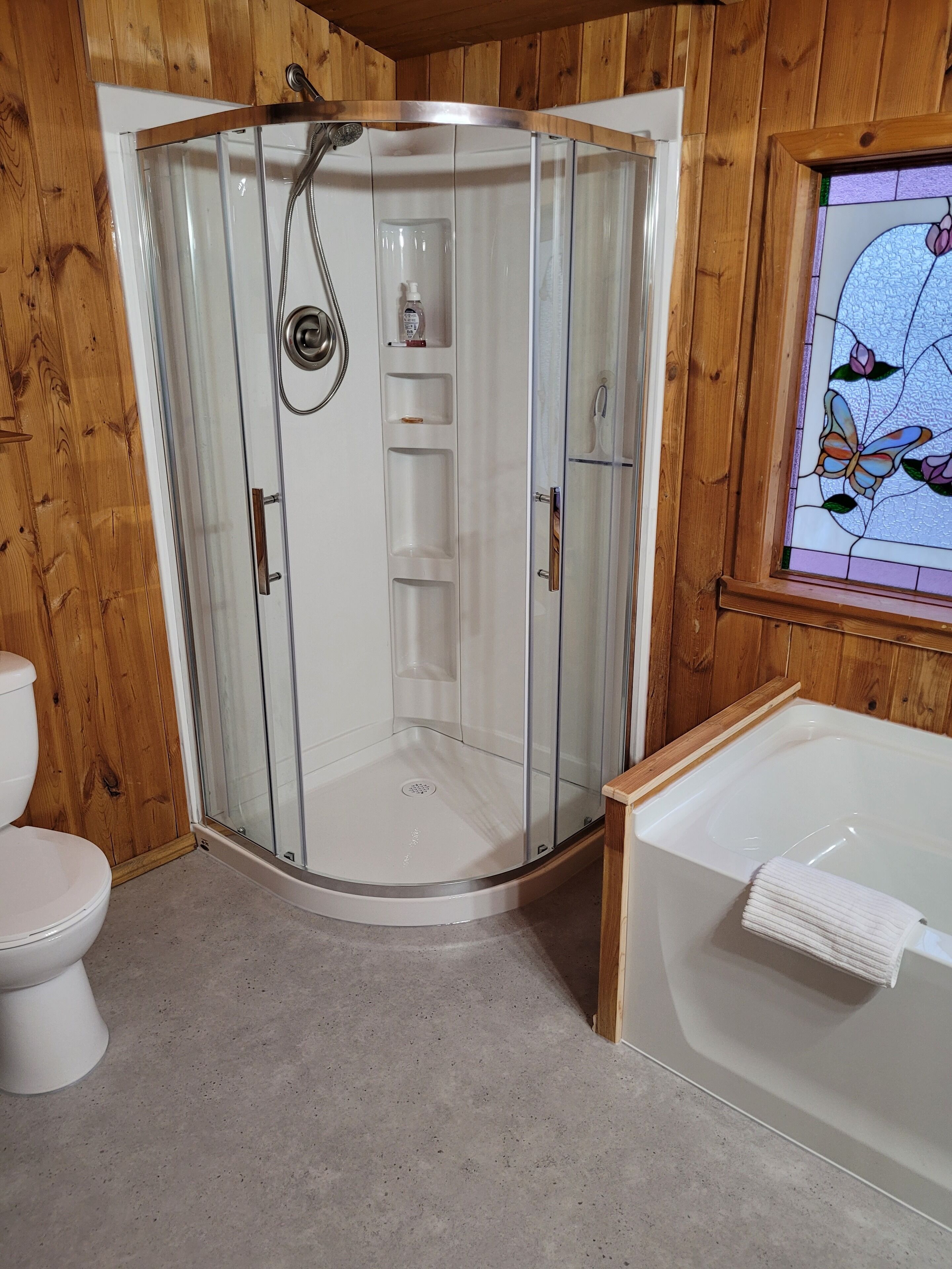 Shower, jetted tub, hair dryer, towels