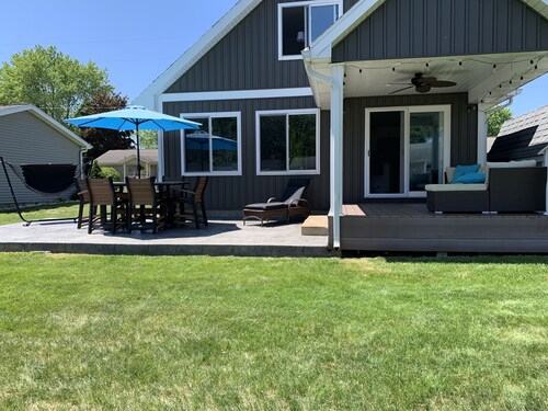 Completely renovated water front lake house with access to 5 lakes!