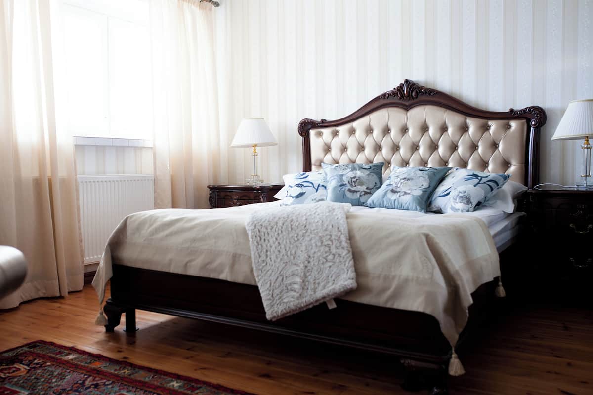 Deluxe Double Room, Balcony, Lake View | Individually decorated, individually furnished, desk, laptop workspace