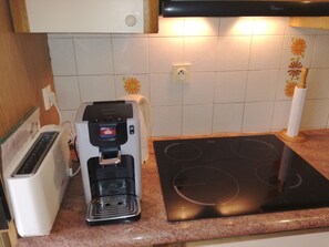 Fridge, microwave, oven, stovetop - Comfortable 2-room apartment (Menton)