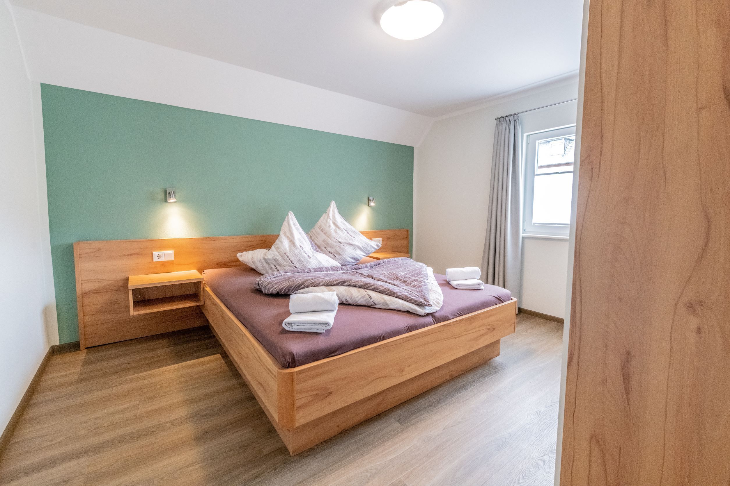 2 habitaciones, tabla de planchar con plancha, wifi y ropa de cama 