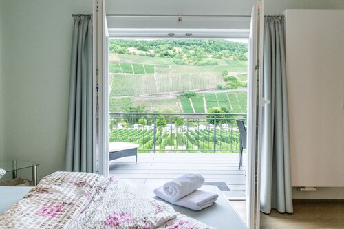 ruhig gelegenes Ferienhaus mit Sauna direkt an der Mosel