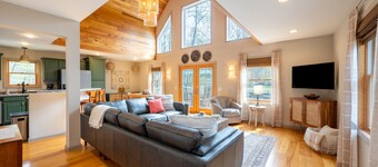 Lakefront Chalet - Pet Friendly No Fee