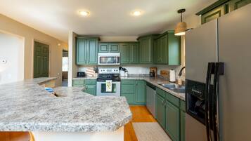 Frigorífic, microones, forn i placa de cuina