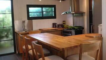 Réfrigérateur, four, lave-vaisselle, cafetiÚre/bouilloire