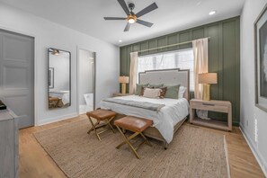 7 bedrooms, desk, iron/ironing board, travel cot - 7 Bedrooms | 6.5 Bathrooms | Hot Tub | 10 Beds (Lexington)