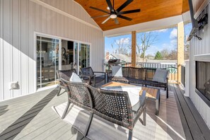 Outdoor dining - 7 Bedrooms | 6.5 Bathrooms | Hot Tub | 10 Beds (Lexington)