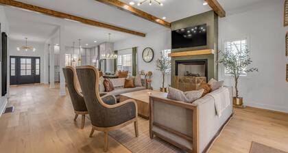 7 Bedrooms | 6.5 Bathrooms | Hot Tub | 10 Beds