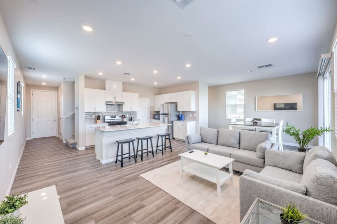 Beautiful Modern Vegas Built 2022, 10 min to Strip