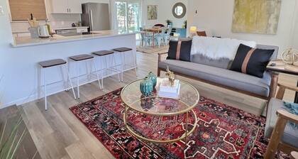 Remodeled home with firepit! 1 mile to Randolph AFB & 3 parks!